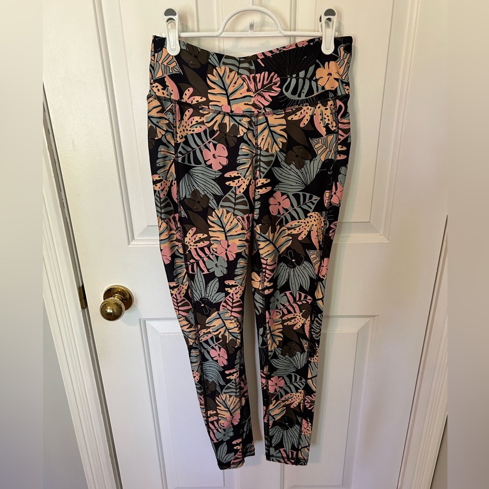 Crane, leggings, like new, size Medium.